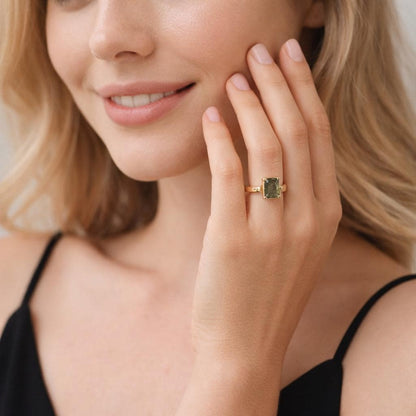 Deep Green Crystal Ring, Gold Tone Minimalist Vintage Style Jewelry