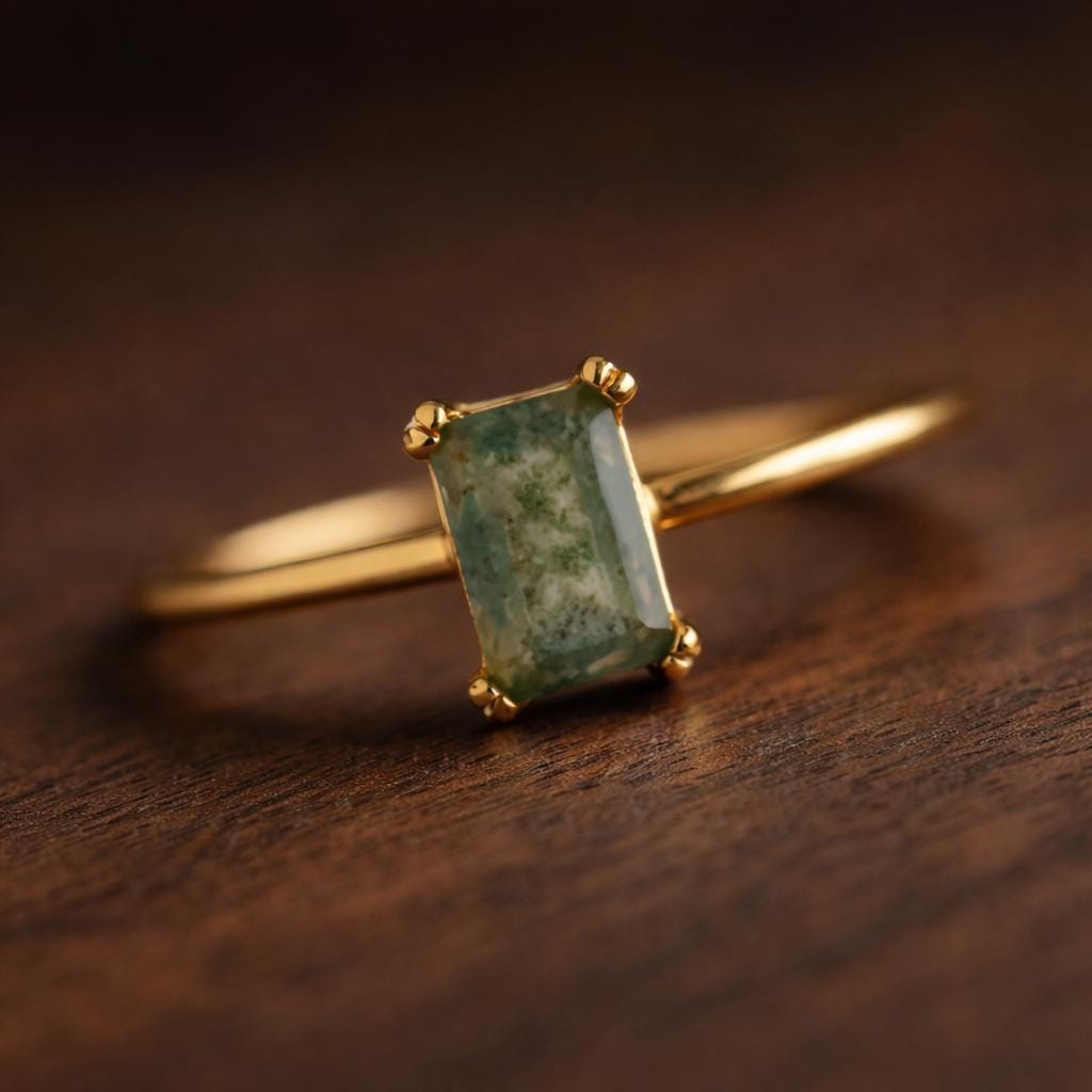Deep Green Crystal Ring, Gold Tone Minimalist Vintage Style Jewelry