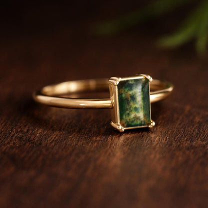 Deep Green Crystal Ring, Gold Tone Minimalist Vintage Style Jewelry
